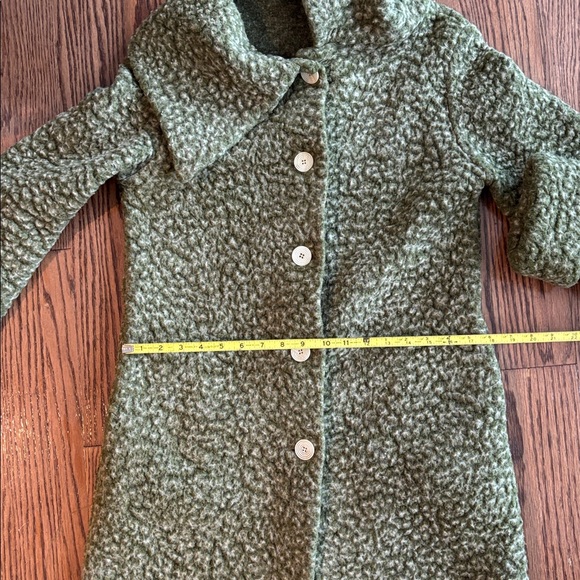 Gorgeous big collar coat in perfect condition. 💚 - Picture 9 of 11